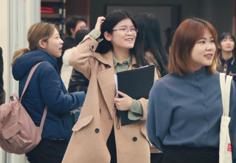 大学生|27岁大专生要求年薪160万,求职现场和老板互怼,结局却悲哀了