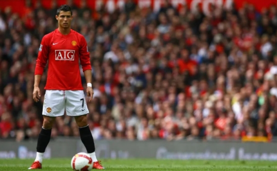 C羅|就前鋒而言，兩者伯仲之間，但C羅的定位是歷史級別的