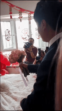 林志玲|“妹子的裤子真任性，这种色彩谁敢穿？身边的大兄弟都不敢靠近！”哇哈哈！