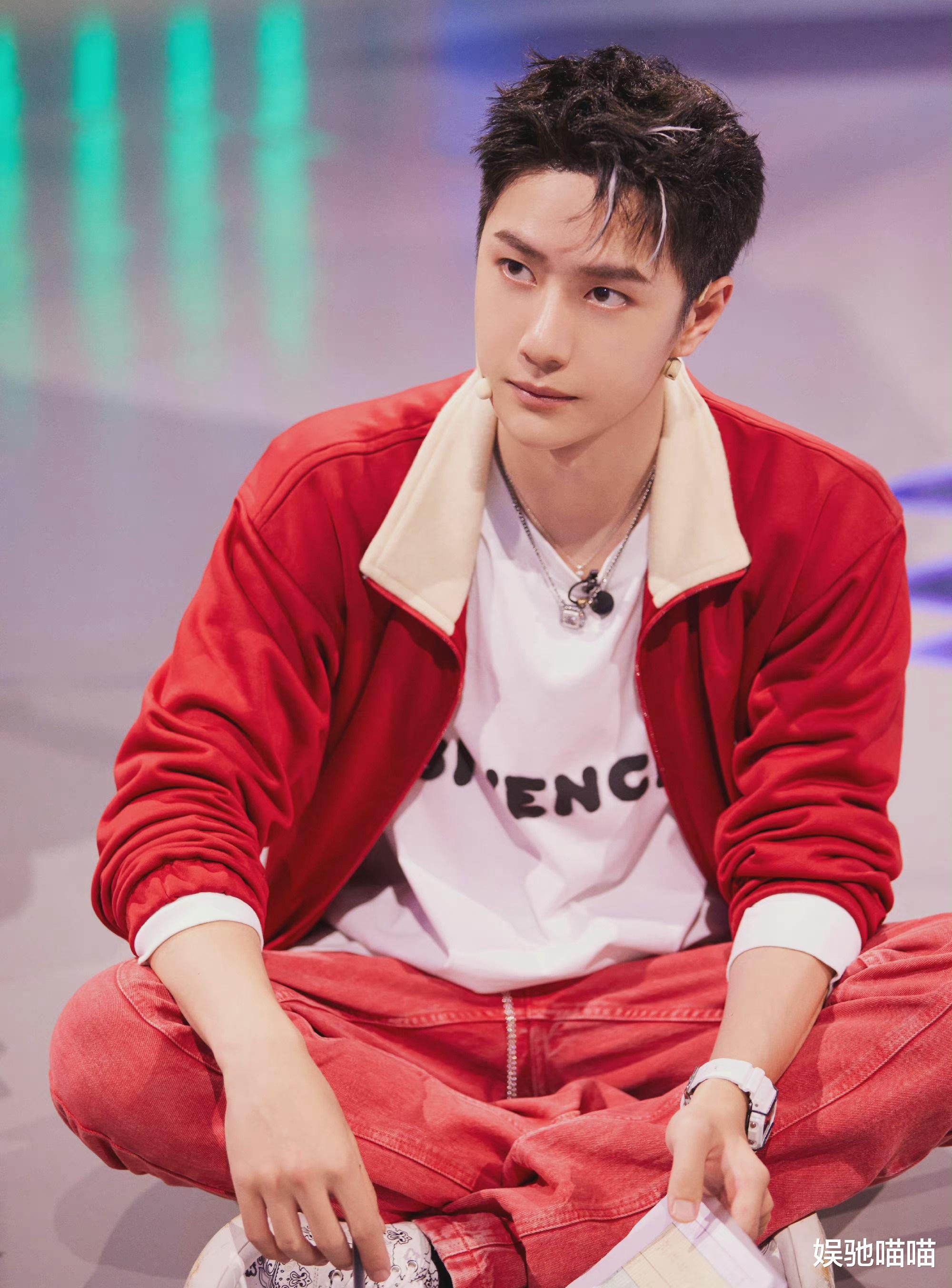 张艺兴|张艺兴被女选手表白，害羞的小动作太可爱；与王一博斗舞输掉，是在憋大招？