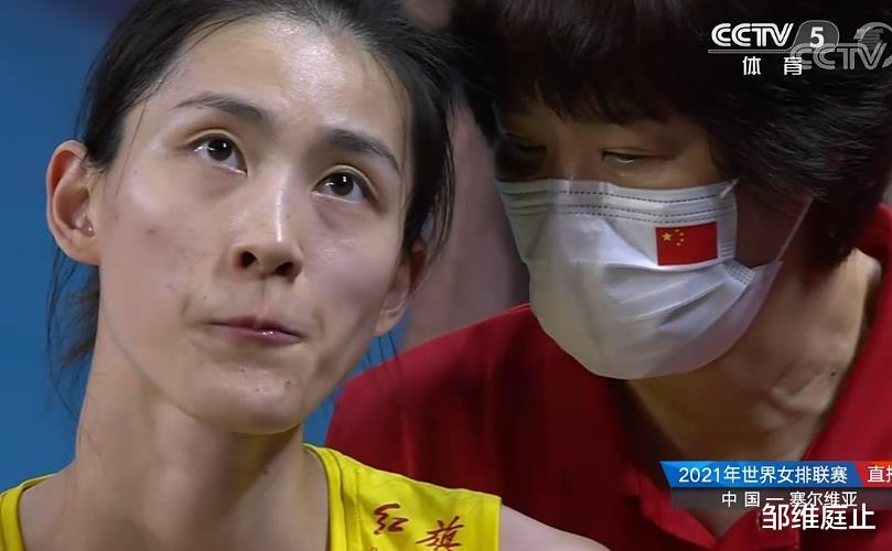 杨涵玉|中国女排大战塞队！郎导给一人开小灶，杨涵玉发球击中队友头部！