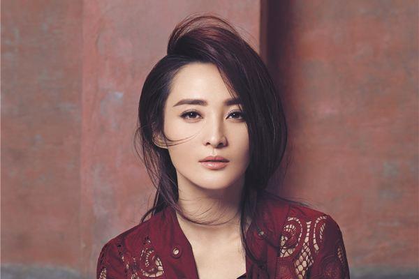 蒋勤勤|蒋勤勤的三角情史，靠美貌上位迷倒了3个男人，两次深陷插足风波