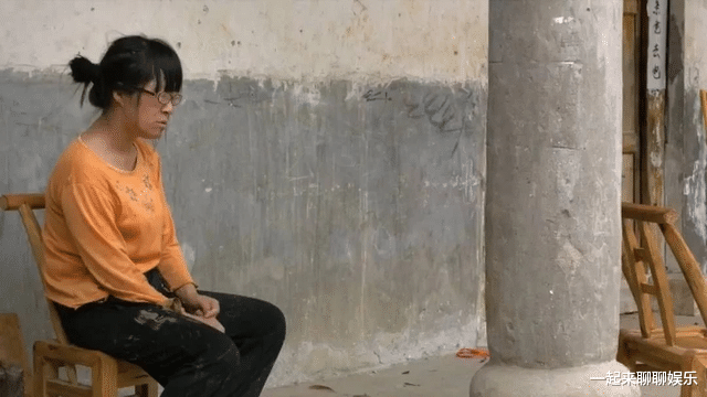 街拍|红极一时的余秀华：命运坎坷，离婚后表白李健后，如今怎样了？