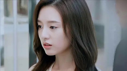 金智媛|“天然女神”金智媛：颜值丝毫不输宋慧乔，如今广告接到“手软”