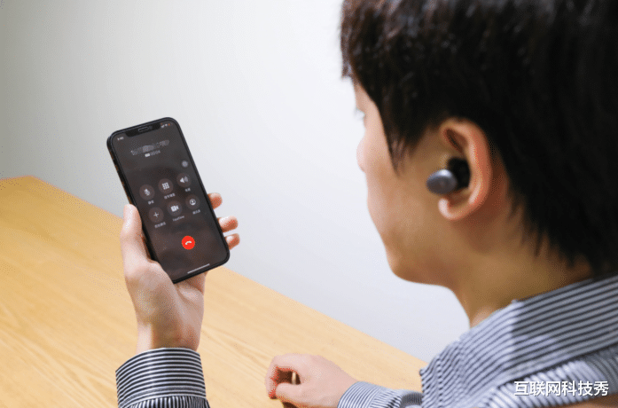 酷睿处理器|百元能买到如此赛博的降噪蓝牙耳机？这卷得AirPods Pro都有点汗颜了啊