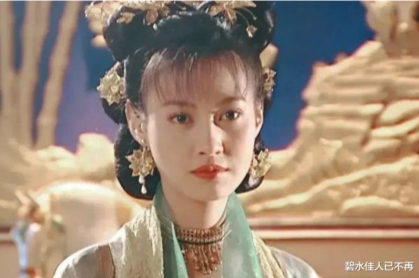 钟嘉欣|同是出演“疯批美人”，有人五官乱飞，有人过了16年还是经典