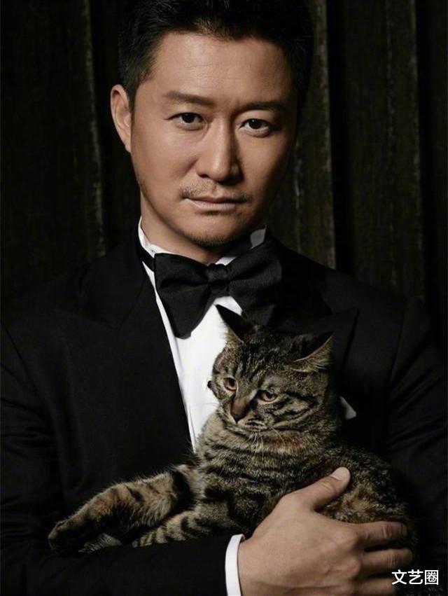 吴京|吴京的万能结婚照用7年不换,别人拍结婚照亏钱,他估计赚了几千万?