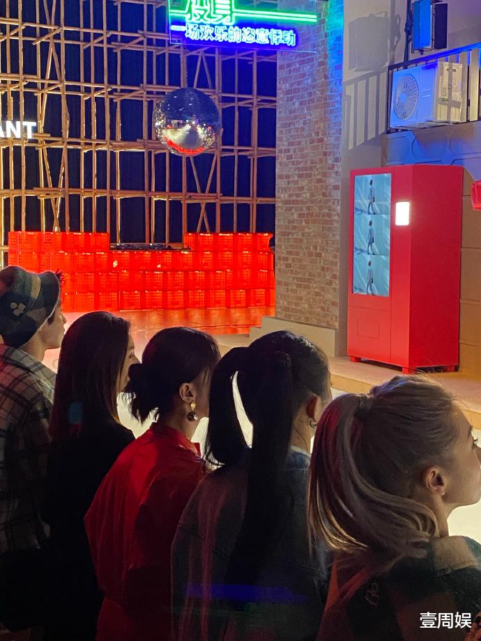 赵丽颖|31岁吴瑾言跟34岁王子文同台，差距太大，分分钟被对方碾压！