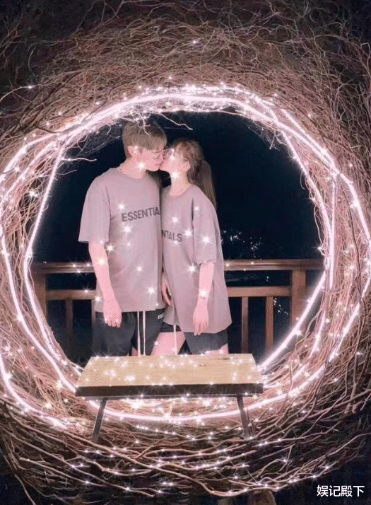 赵本山|赵本山女儿订婚，男方脸上扑厚粉抹口红，缺乏阳刚但长脸堪比老赵