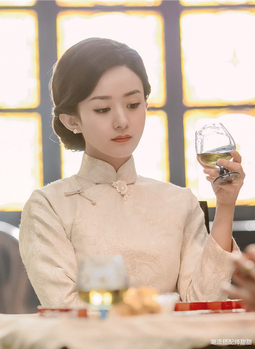 刚田武|国产高定真挺顶的，穿在赵丽颖的身上，感觉更加分了，很养眼