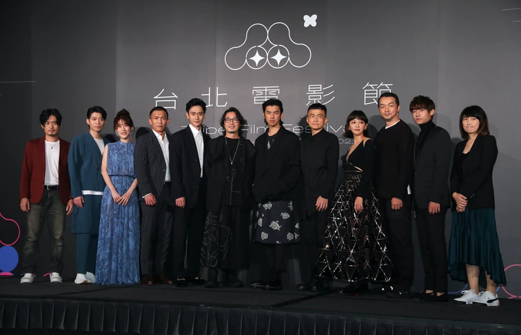 陈意涵|陈意涵挺9个月孕肚与老公现身，穿长裙气质足，四肢纤细不像孕妇