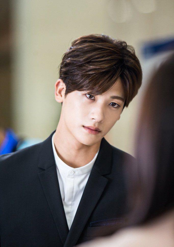 朴炯植|朴炯植《上流社会》时期被封颜值巅峰!霸总帅度爆表,狂露八块肌