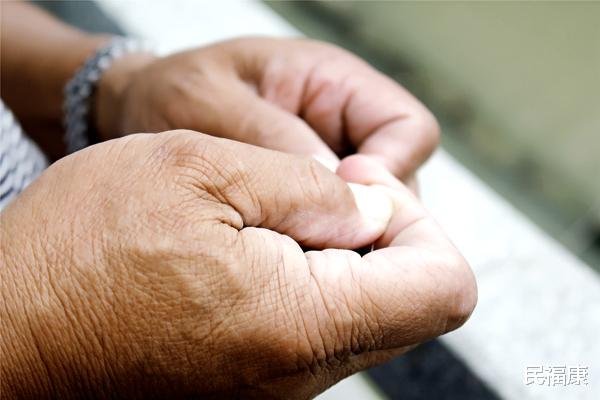 民福康|60岁以上的人,为什么身上会有味道?教你几招,去“老人味”