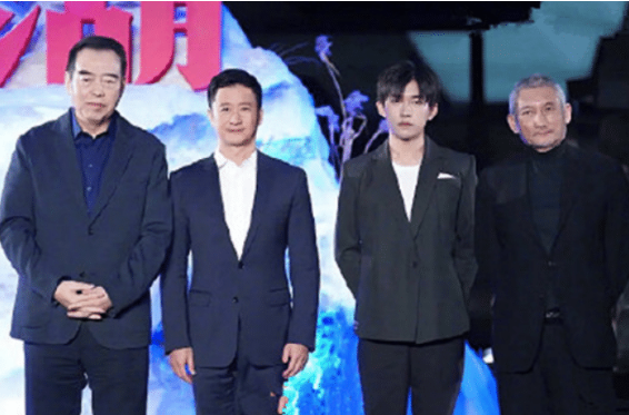 吴京|都说合照要远离吴京，原以为是开玩笑，看到照片后终于明白了！