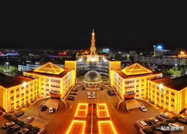 一起走遍世界 安徽有座城市，被誉为“小上海”，当年风光无限