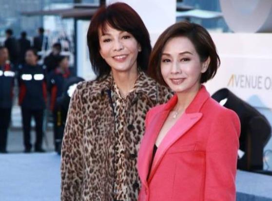 肖战|低调工作近8个月，肖战又圈粉无数，华人娱乐圈大姐大也沦陷！