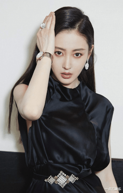 张天爱|会来事！知名女星投怀送抱哄男领导开心，网友：明星也是打工人