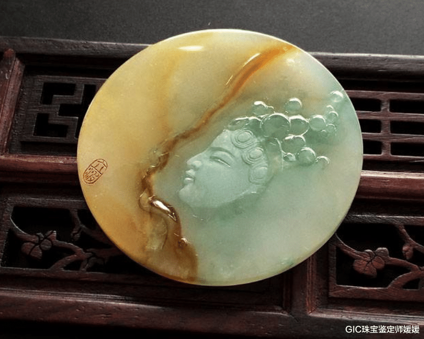 |在翡翠中毫无看点的手镯尾料，经\医治\之后，也能变废为宝藏