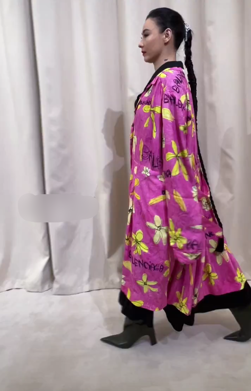 张柏芝|41岁张柏芝活动生图曝光,脸部僵硬眼袋重,皮肤黝黑有点认不出