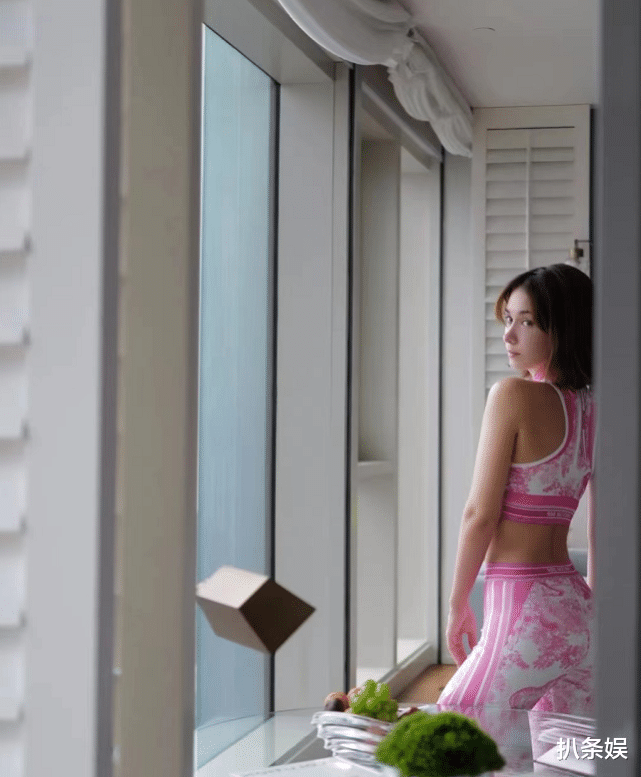 高圆圆|韩庚老婆卢靖姗久违晒健身照,穿运动内衣秀出马甲线,破怀孕传闻