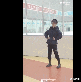 杨紫|杨紫学速滑花絮照曝光！戴眼镜扎高马尾似大学生，小表情更是萌翻