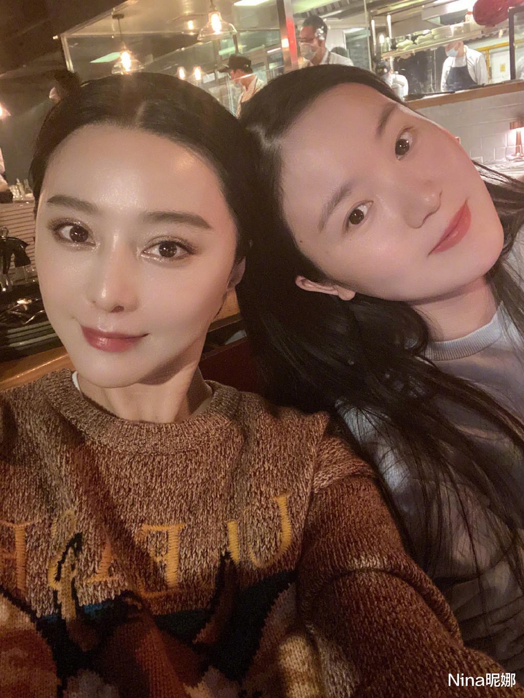 穿衣搭配|范冰冰拿下新代言心情好，吃饭涂眼影不忘自拍像网红，天然的头额骨美翻