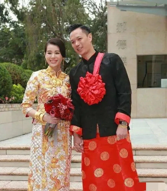 黄宗泽|黄宗泽不想公布恋情，她买到楼上打通，同居8年后逼婚不成反被甩