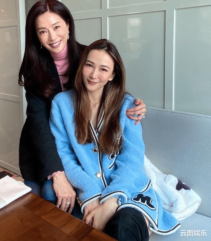 TVB|TVB老板娘罕露面,戴大钻戒尽显贵气,选美出身47岁二婚嫁豪门