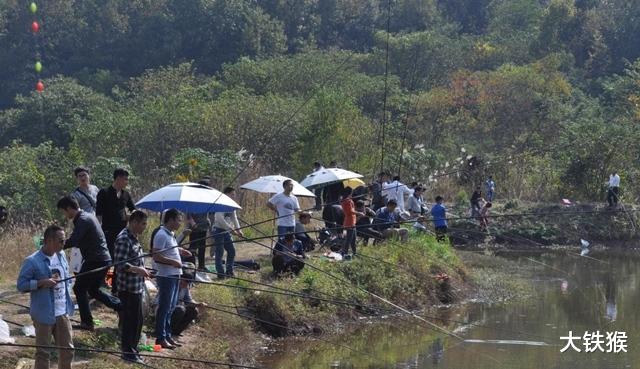 |冬季钓鱼，上几条鱼就停口？想爆护需用绝招，这套路冬季独有