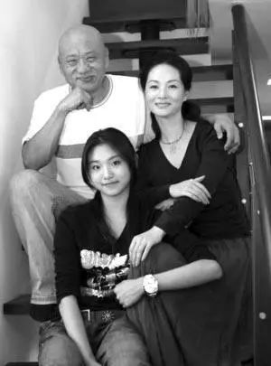 王菲|76岁知名主持人被曝晚景悽凉，小18岁妻子携女双双失联