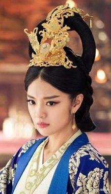 陈乔恩|“皇后”角色大比拼：董洁气势全无，而她往那一坐就已母仪天下！