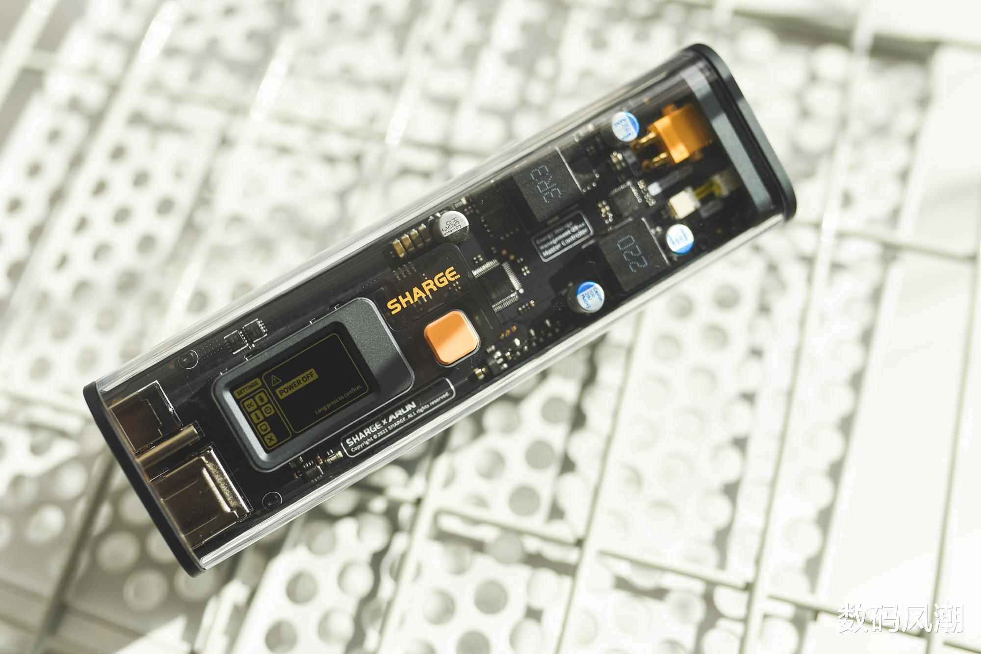 折叠屏|没有数码直男可以拒绝的新玩具，各项拉满的闪极100W超级移动电源