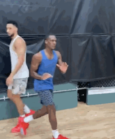 西蒙斯 西蒙斯拒绝队内训练营，只等交易！