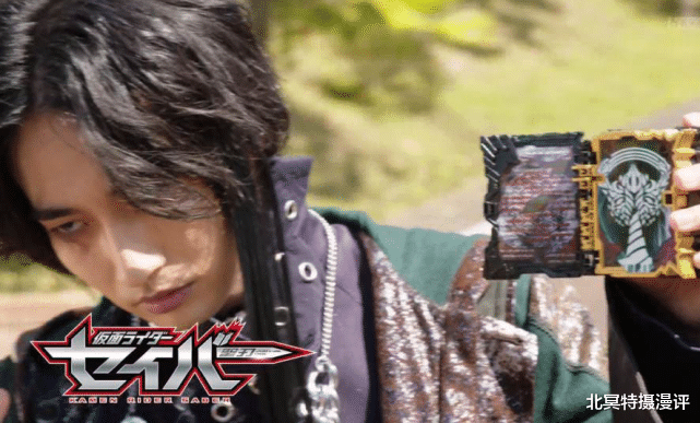 假面骑士圣刃|假面骑士圣刃：剑斩手持双剑归队，老乌暴走，剑士圣刃被封号！