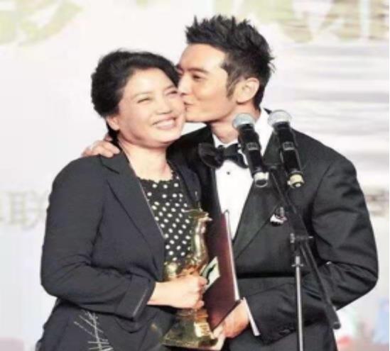 黄晓明|《功勋》全员演技过关，只有他收获差评，被指不咸不淡台词生硬