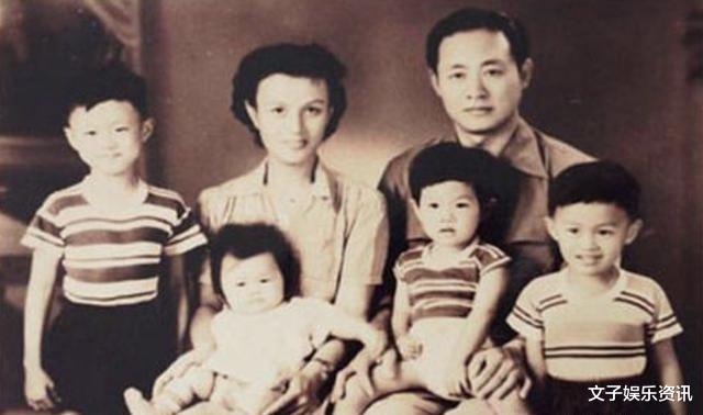 金士杰|他57岁娶22岁女学生，生活中娇妻喊他“爸爸”，60岁喜得龙凤胎