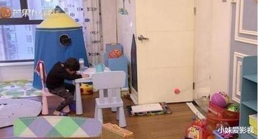 带你看看胡可的豪宅：房子面积非常小，连儿童房都用了双层床