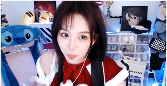 疯狂|csgo黑丝女主播再开火车！体操服短发造型！fg护士顶不住疯狂破防