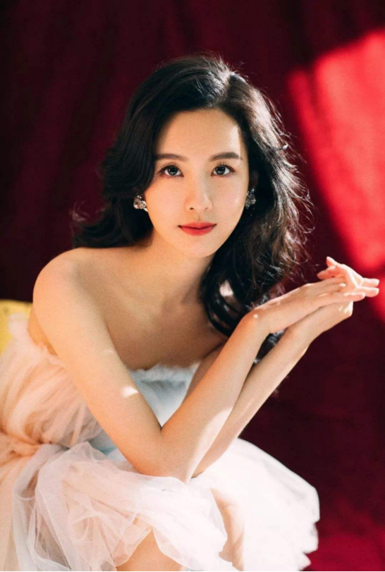 陈都灵|陈都灵刘浩存比美，看不出相差近十岁，网友：天然美女就是不一样