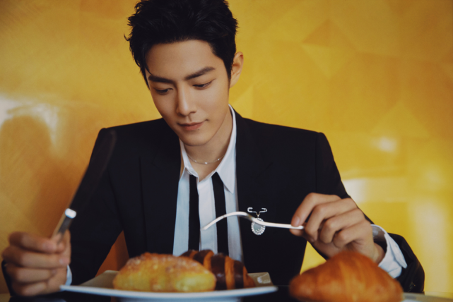 肖战|调皮鬼无疑!肖战同学曝其是“小团伙头头”,直言:讲话有点欠