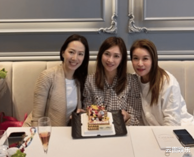 李克勤|李克勤妻子迎48岁生日，一个月参加12场聚会庆祝，强大朋友圈曝光