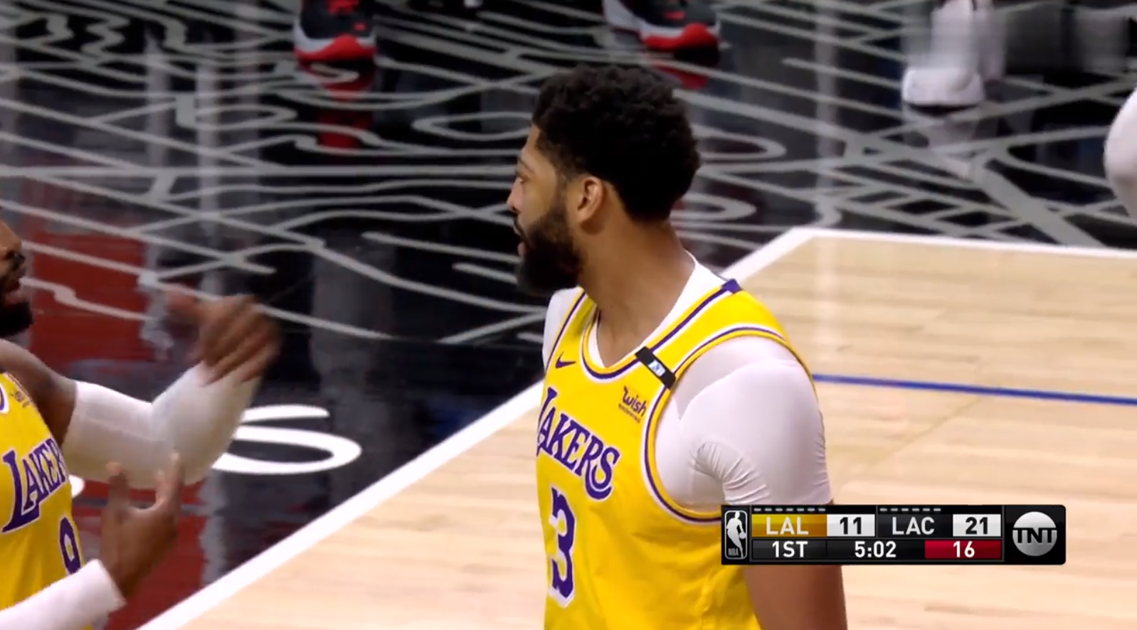 安东尼·戴维斯|单节20分！库兹马爆发，浓眉孤立无援，波普罕见隔扣，庄神很迷茫！