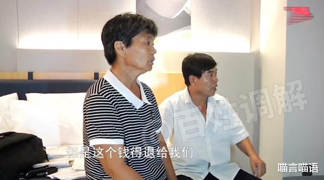 喵言喵语|29岁小伙痴恋50岁大妈，墙上贴满照片，半夜翻墙会女友一年不回家