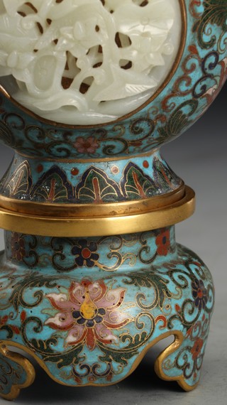 白玉|清代，“乾隆年制”掐丝珐琅嵌和田白玉一路连科纹葫芦瓶