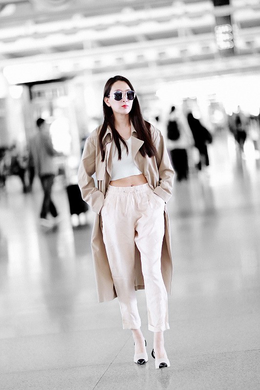 BiuVogue|女人想显嫩就要穿的帅，秋天就要穿风衣，不仅洒脱还酷炫