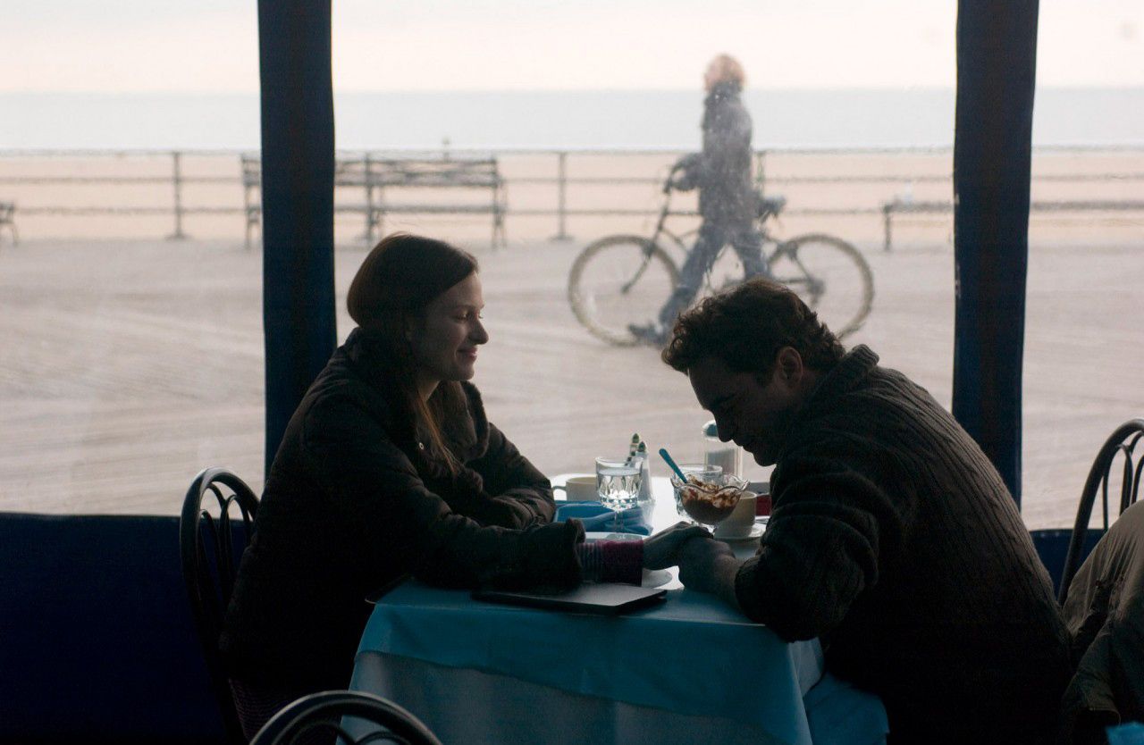 两个情人|两个情人：一个男人与两个女人的爱情，一个深沉而充满激情的故事