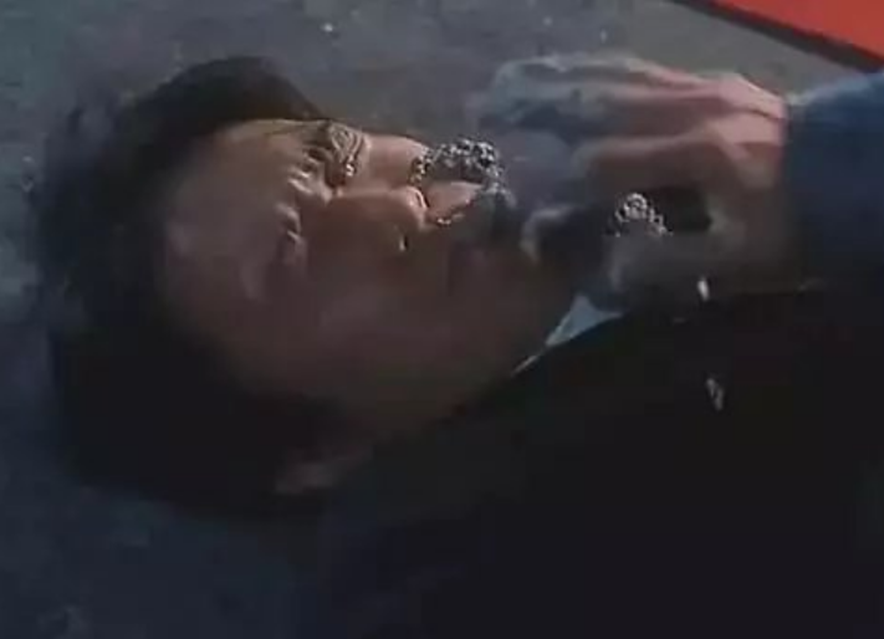 肖战|拍戏用演员照片做“遗像”，真的不怕出事吗？导演早就安排好了