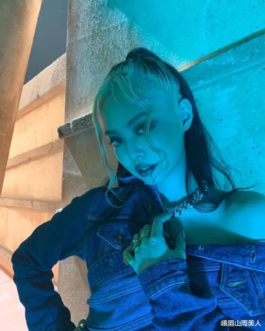 峨眉山周美人|夏天就要露肩!今夏跟女团学穿“斜肩单品”,性感又时髦