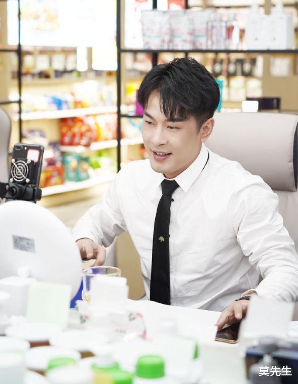 郑建鹏|收租夫妻圈粉近5000万，一度携手巨石强森，因直播卖假货翻车