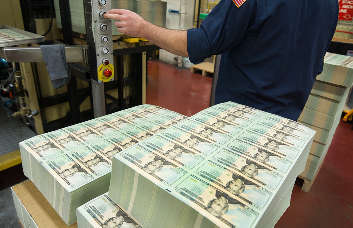 美国国债 28万亿的美债，中国已经抛售520亿，这泡沫谁来“接管”